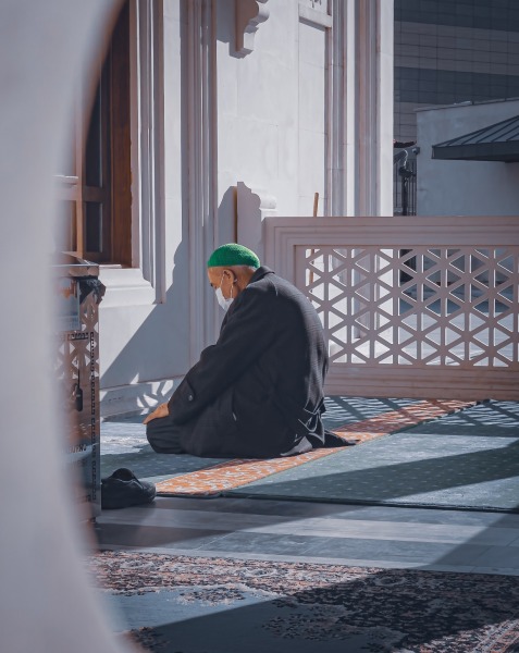 Photo of an old man praying by Imad Alassiry